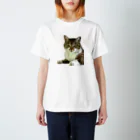 SHOPひばさんのキリッとした顔のねこ Regular Fit T-Shirt