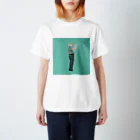 kumiparisの美術館で展示された絵の写真を撮るおじさん スタンダードTシャツ