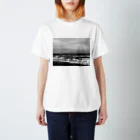 ピヨデザインのICHINOMIYA 海 モノクローム  Regular Fit T-Shirt