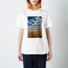 カズキさんのショップの夏の日のライ麦畑 Regular Fit T-Shirt