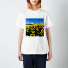 the blue seasonのヒマワリ畑 Regular Fit T-Shirt