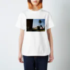 Second_Life_of_Railwaysの元JR東海のキハ40系がミャンマー国鉄の鉄道駅のホームで小休止 Regular Fit T-Shirt