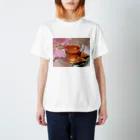 bitpiyoのピンクのお花と紅茶 Regular Fit T-Shirt