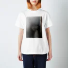ぽ😃の磨りガラスからの視線 Regular Fit T-Shirt