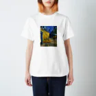 名画館のゴッホ「夜のカフェテラス」　フィンセント・ファン・ゴッホの絵画【名画】 スタンダードTシャツ