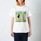 Goods Morning【赤い屋根のおうち】の都会黒猫さん、花と湖の里 Regular Fit T-Shirt