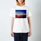 海のアーティスト　belle paysageのbelle paysage 湘南の夕日 スタンダードTシャツ