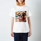 AQUAMETAVERSEのサングラスをかけた、かわいい犬 Marsa 106 Regular Fit T-Shirt