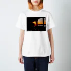 海のアーティスト　belle paysageのbelle paysage 朝の江ノ電 Regular Fit T-Shirt