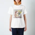 AYA_KARDASHIANのミモザを持ってるハリネズミ Regular Fit T-Shirt