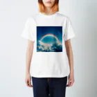 青と緑の青い空と虹 Regular Fit T-Shirt