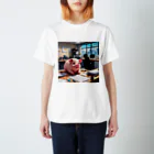 MTHの社内のたすくのすけじゅーりんぐをうみにぶた行 Regular Fit T-Shirt