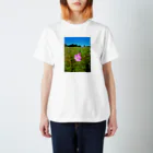 モカステショップの秋空コスモス Regular Fit T-Shirt