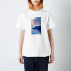 少女と神秘の出逢いのイルカと少女の出逢い Regular Fit T-Shirt