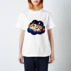 ねむいぬ(AMURO)の夜空の下で寝るぽっちゃり柴犬 Regular Fit T-Shirt