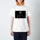 しゃくろーphotoのGaze to the outside Regular Fit T-Shirt