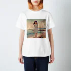 inuneko2004の海辺の女の子 Regular Fit T-Shirt