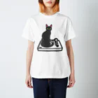 サトオのターンテーブルに乗る黒猫 Regular Fit T-Shirt