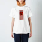 Art Dressの赤い花 Regular Fit T-Shirt