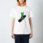 鬼鞍 ONIKURAのPlayful Rabbits グリーン Regular Fit T-Shirt