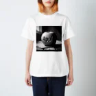 yuriseのモノトーンAppleグッズ Regular Fit T-Shirt