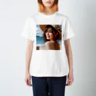 hopeデザインの海辺の美女 Regular Fit T-Shirt