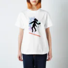 Lily bird（リリーバード）のジャズダンサーシルエット 大きな光 英字ロゴ Regular Fit T-Shirt