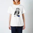 ハヤシアカネの本好きフクロウ Regular Fit T-Shirt