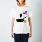 makitanuのフライパンガール Regular Fit T-Shirt