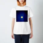 菜の花の夜空に浮かぶ一輪の花 スタンダードTシャツ