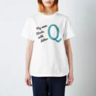 フォーヴァのMy name starts with letter Q スタンダードTシャツ