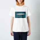 ととめめ/ totomemeのタチウオ君(よこなが) Regular Fit T-Shirt