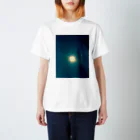 不思議屋さんの渋谷区上空の月 スタンダードTシャツ
