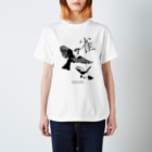 “すずめのおみせ” SUZURI店の東京すずめ（飛翔） Regular Fit T-Shirt