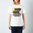 モーモーポルレノンのオカンの『トーク トゥ ミー サムシング』 Regular Fit T-Shirt