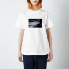 oni_boucleの車に積もる雪の中の☺︎ Regular Fit T-Shirt