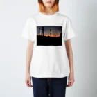 Huiyiの写真工房の良い宵　a nice twilight Regular Fit T-Shirt