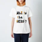 Who is the HERO? みやげもの屋のピクセルもじ と ボクセルきょうだい（黒文字） スタンダードTシャツ