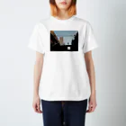 F net.のT shirt Think rich, look poor. Regular Fit T-Shirt