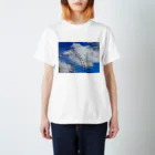 Kuromitu Sauceの空の近くまで Regular Fit T-Shirt