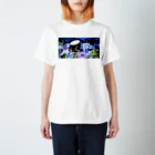 小島ふかせ画伯のボッタクリ商売の汚部屋（つくえ） Regular Fit T-Shirt