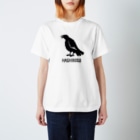 ムクデザインのカラスポップ・ハシボソガラス Regular Fit T-Shirt