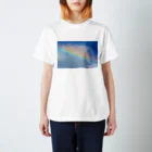 mizuphoto galleryのRainbow carrying happiness(文字入り) スタンダードTシャツ