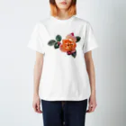 コマタヒチの【ロマン】蕾と葉のついたオレンジピンクの薔薇 スタンダードTシャツ