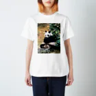 HKG パンダのお祈りしてます Regular Fit T-Shirt