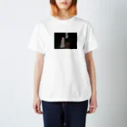 （ 37.2° ）クラブの白いスニーカーと女の子 Regular Fit T-Shirt