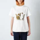 かわいいもののおみせ　いそぎんちゃくの仲良し猫の背中　縞三毛&ポインテッド Regular Fit T-Shirt