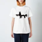 KAERUCAFE SHOPの黒茶犬 Regular Fit T-Shirt