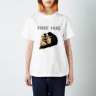 chichi1123のFreeHug おさる Regular Fit T-Shirt