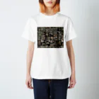 microcosm(マイクロコズム）の人形柄 Regular Fit T-Shirt